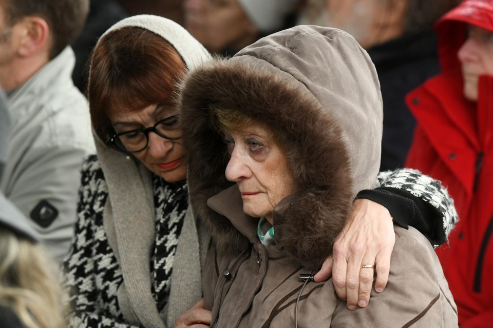 Ingrid Pira met haar moeder die het bombardement overleefde.