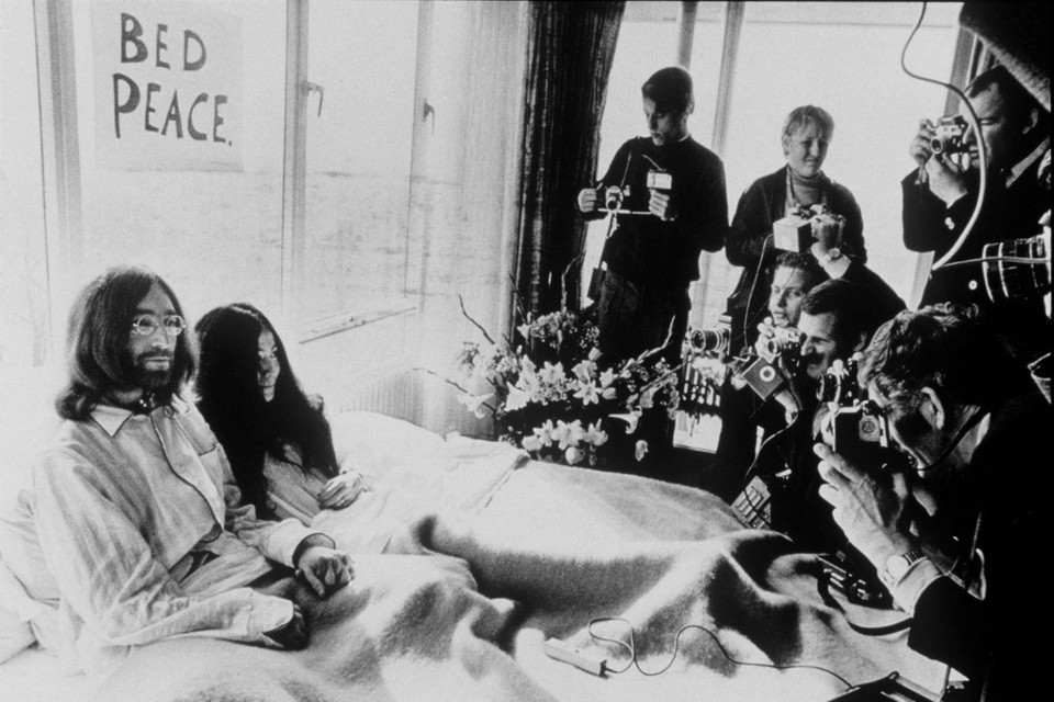 In 1969 hielden John Lennon en Yoko Ono een protestactie in bed tegen de Vietnamoorlog.  