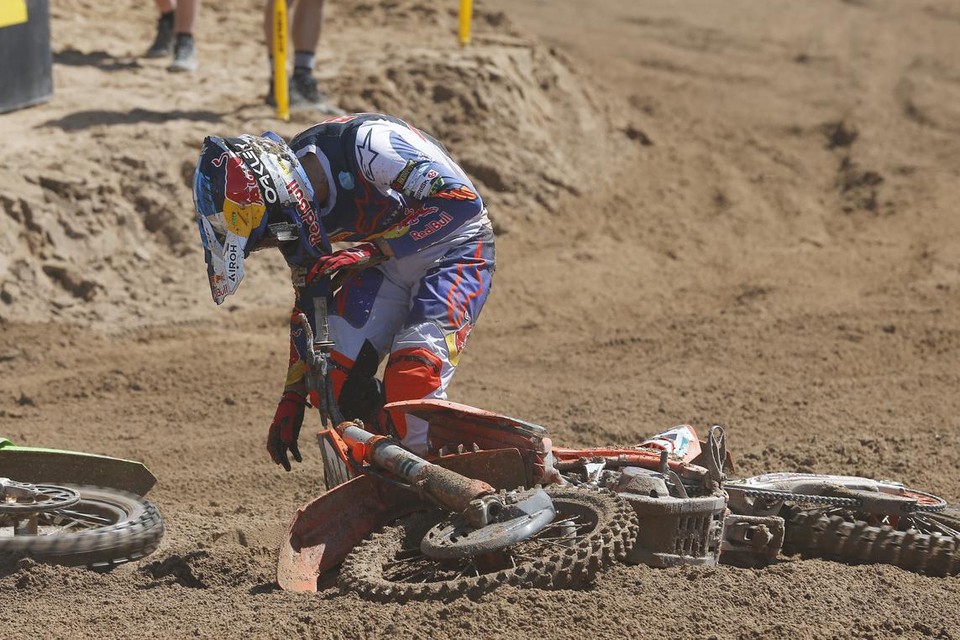 Liam Everts crawls up after a fall at the start of the first series.