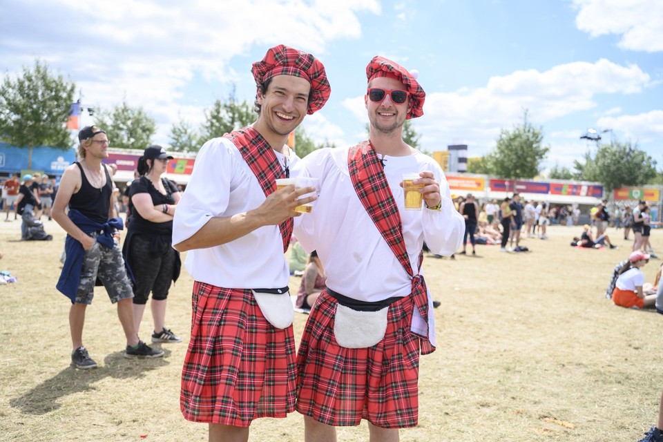lucht adopteren Ezel Schotse kilts of kleurrijke pakjes: Verkleed in Schots pak: Rock Werchter  is de gelegenheid om eens van outfit te wisselen | Het Nieuwsblad Mobile