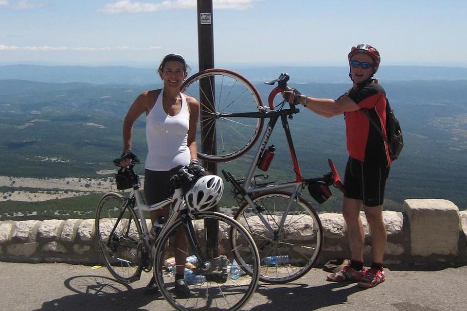 Patrick Quetin (rechts) tijdens één van zijn laatste mooie fietstochten naar de Mont Ventoux