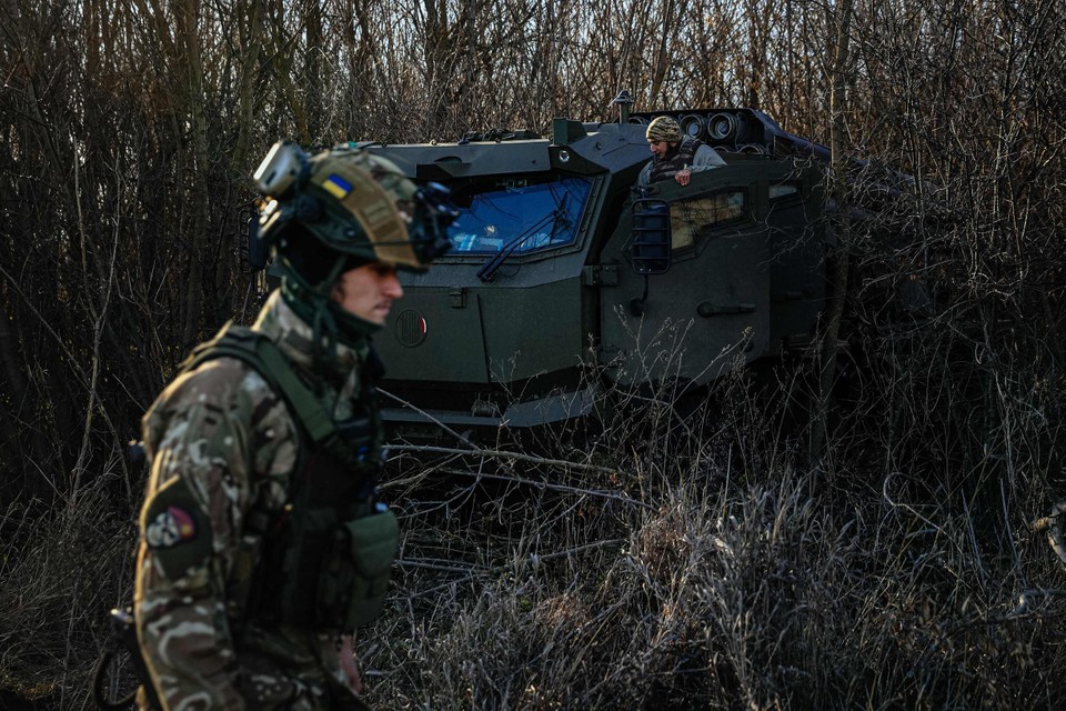 Oekraïense soldaten met een raketlanceerder in het oosten van Oekraïne.  