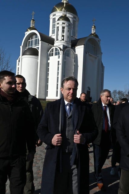 Prime Minister Bart De Wever, with the church in the background where photos of the horror that occurred in Boetsja in 2022.