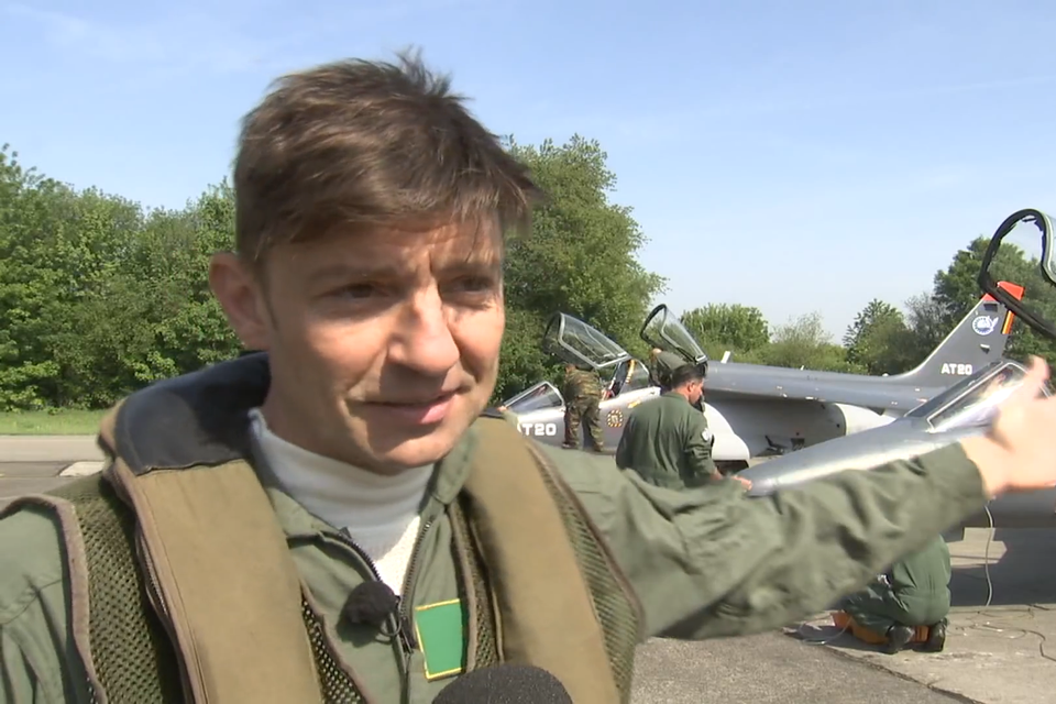 Koen Wauters in 2014, toen hij  van defensie een luchtdoop kreeg in een straalvliegtuig. 