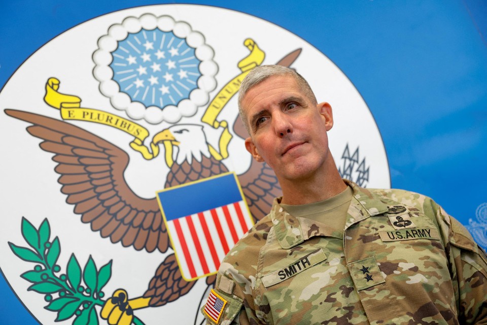 Amerikaans generaal Stephen G. Smith tijdens een persconferentie over oefening ‘Super Garuda Shield’. 