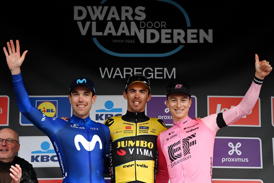 Het podium van Dwars door Vlaanderen met van links naar rechts: Oier Lazkano, Christophe Laporte en Neilson Powless.
