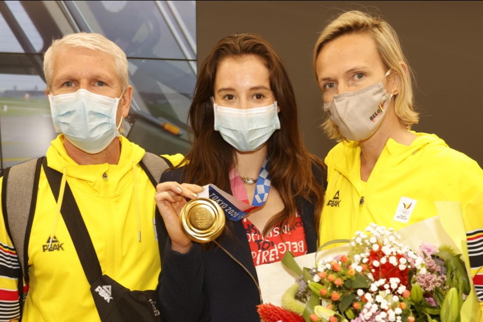 De coaches van Nina Derwael blijven aan boord.