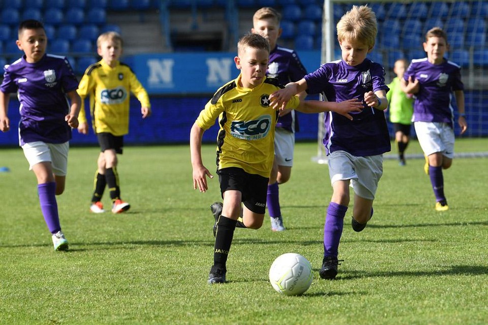 Jonge voetballertjes krijgen groei- en speelkansen in Knokke-Heist.   