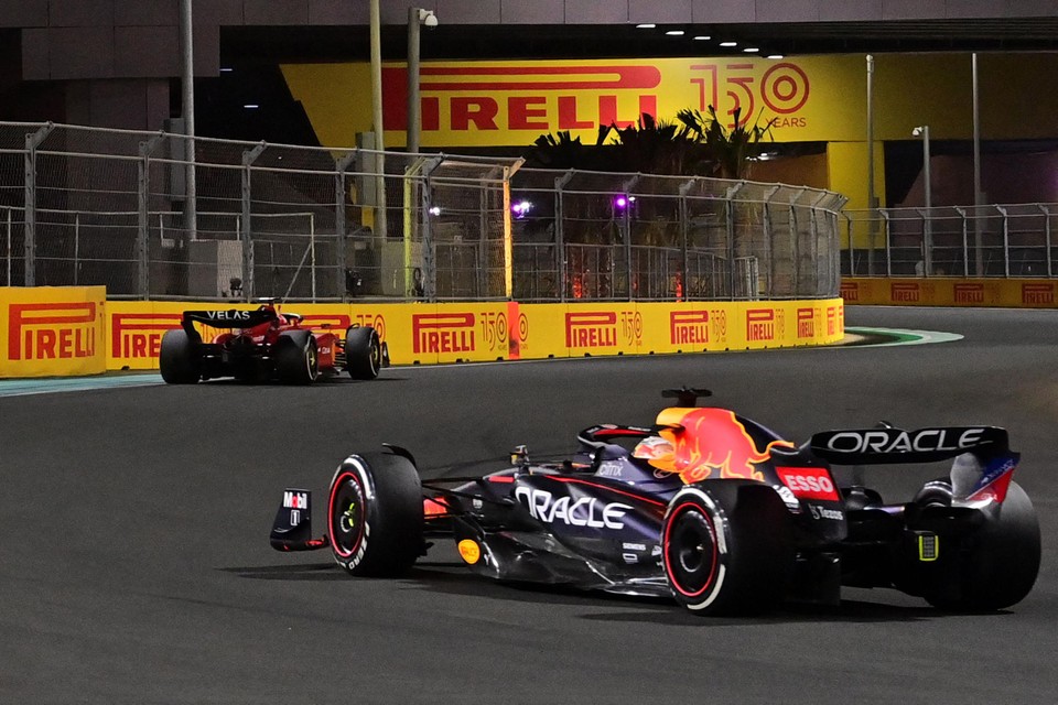 Last year Max Verstappen had to chase Charles Leclerc in Jeddah for a long time.
