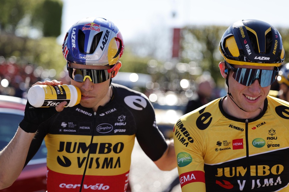 Van Hooydonck is al Van Aerts trouwe luitenant in het voorjaar, nu moet hij hem ook naar etappezeges loodsen in de Tour. 