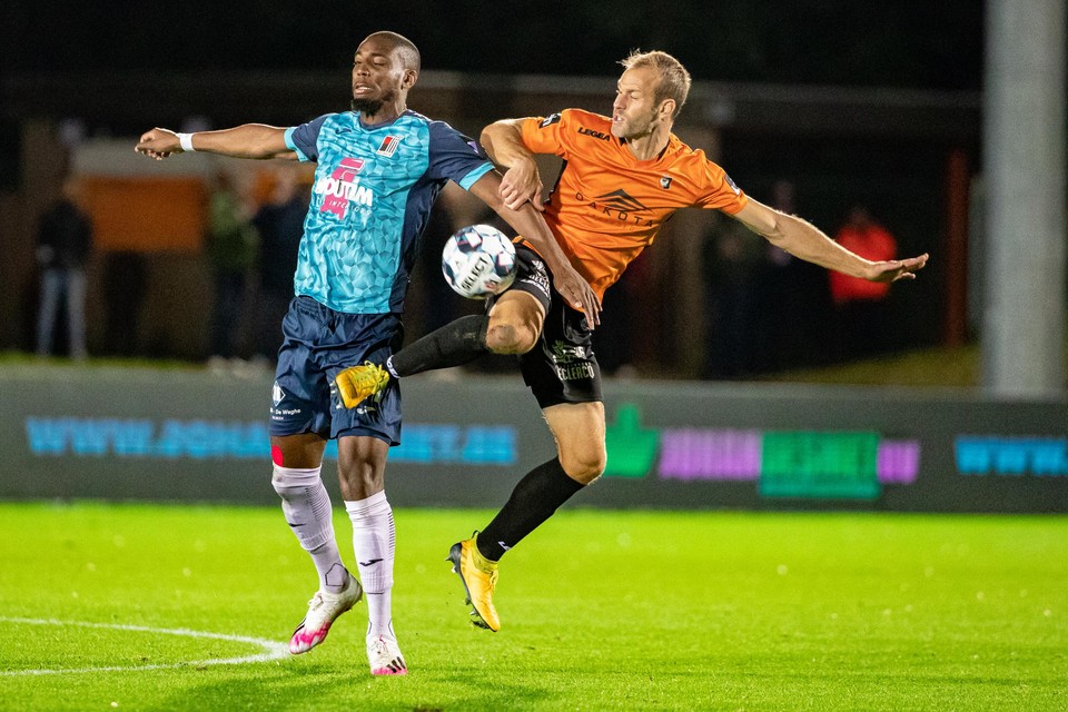 Deinze - RWDM: Thomas Ephestion en Siebe Blondelle in een soort ballet.