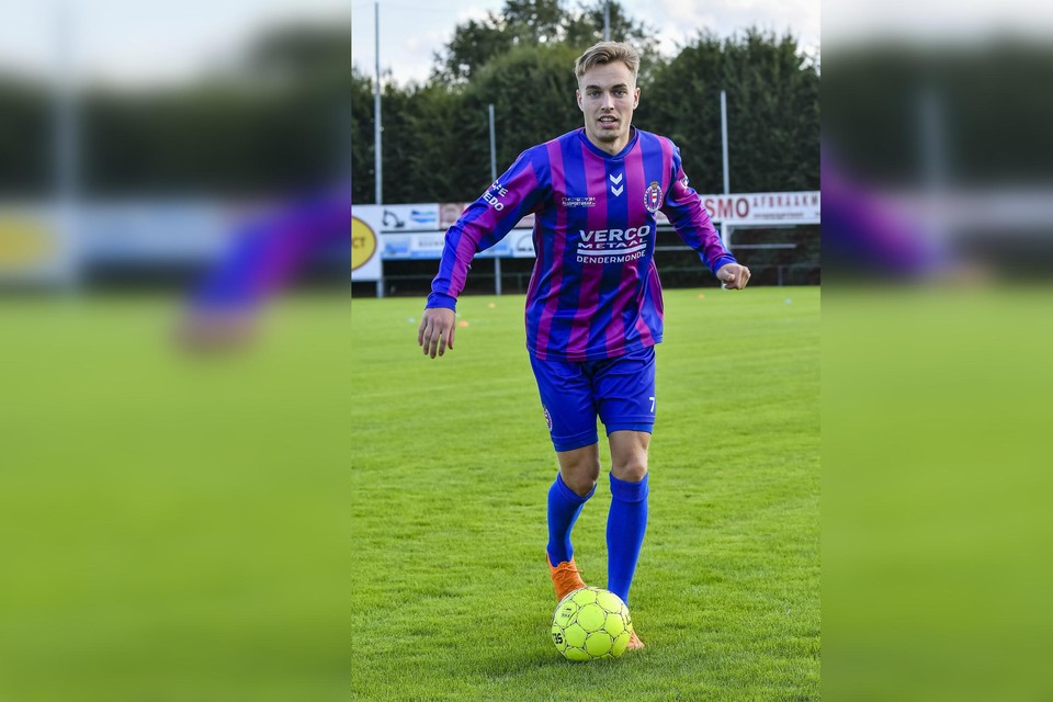 Schamp, hier nog in de kleuren van Dendermonde, speelt nu met vier boezemvrienden samen bij Eendracht Houtem. 