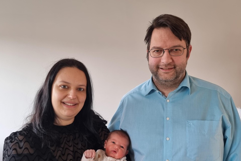 Lynn Callewaert en Stijn Tanghe met baby Eleonora.