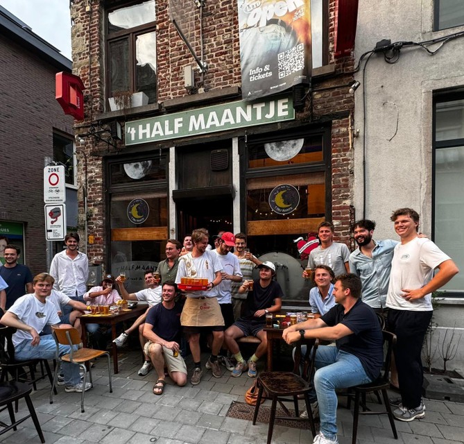 Arthur organiseerde woensdagavond met vrienden een heuse try-out van zijn pop-up café.