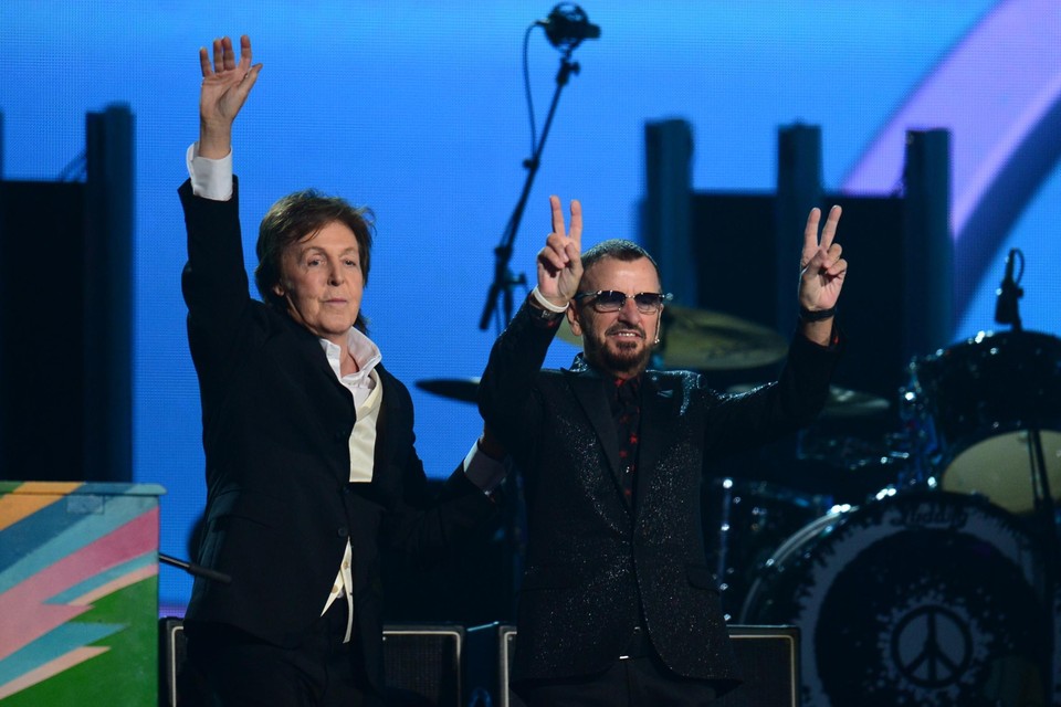 Paul McCartney en Ringo Starr, tijdens de Grammy Awards in 2014.