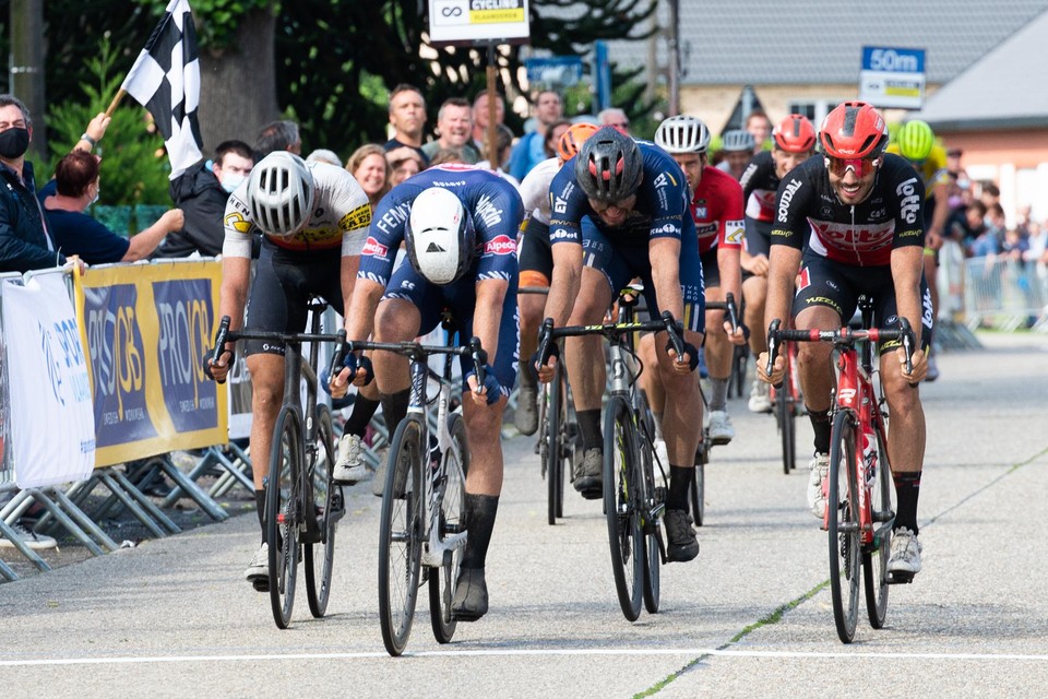 David van der Poel klopt Vito Braet en Brent Clé in Rillaar.