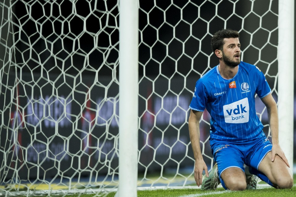 Giorgi Kvilitaia in het shirt van AA Gent. Onder meer door blessures werd dat geen succesvolle passage. 