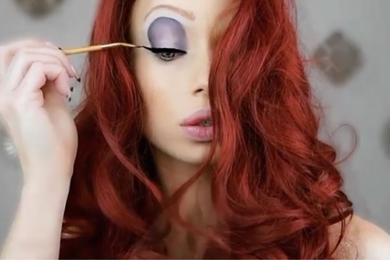 Make-upartieste wordt levensechte Jessica Rabbit | Het Nieuwsblad Mobile