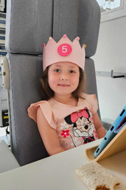 Amélie wordt behandeld in UZ Gent. Ze vierde er haar vijfde verjaardag.