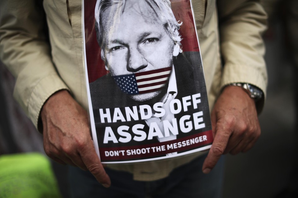 De potestanten manifesteerden tegen de uitlevering van de WikiLeaks-oprichter aan de Verenigde Staten 