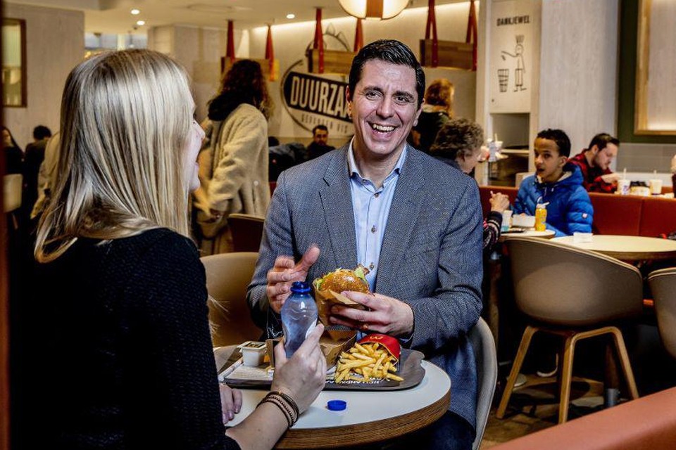 Steijaert probeerde het na zijn studies als graficus met een eigen zaak. Tot hij merkte dat hij McDonald’s miste.