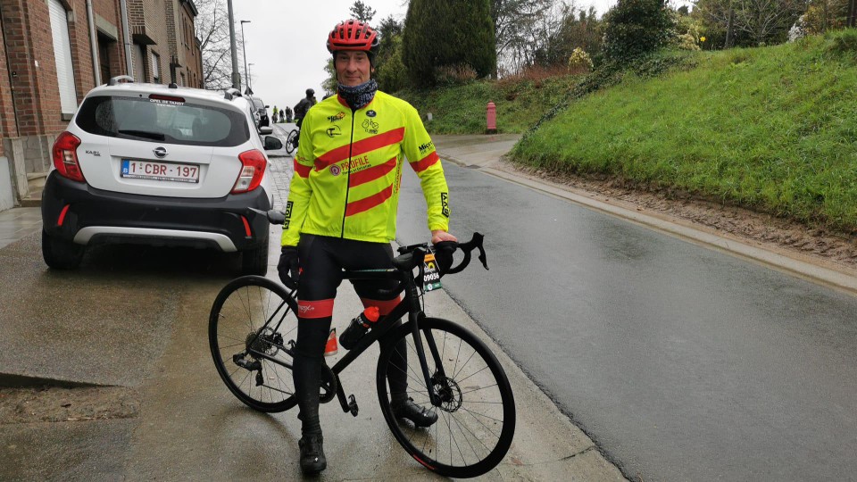 Voorlopig kon de wielertoerist uit Aarlen zijn mechanische pech steeds zelf verhelpen.