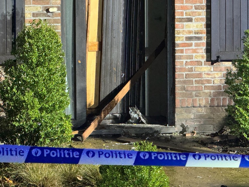 Voordeur van woning opgeblazen in Zoersel.