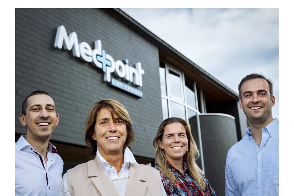 De vier partners van Medpoint: Jens Raskin, Karin Van De Velde, Valerie Cesar en Karel Anseeuw. 