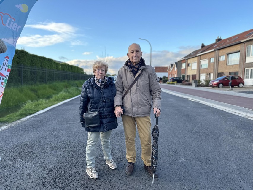 Marie-Roos en Flor wonen al 50 jaar in de straat.