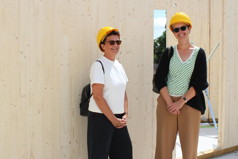 Ilse Cuyvers en Katrien Vandecruys kwamen al meteen een kijkje nemen op hun toekomstige werkplek.