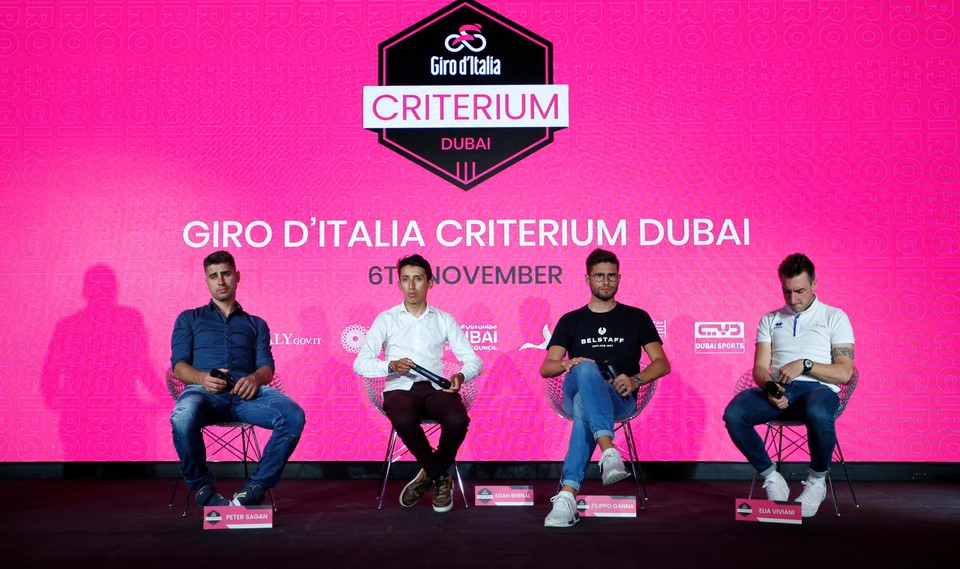 Egan Bernal is samen met Peter Sagan, Filippo Gana en Elia Viviani de grote blikvanger in Dubai. 