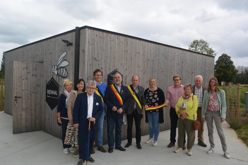 De bijenhal is nu ook officieel opengesteld.