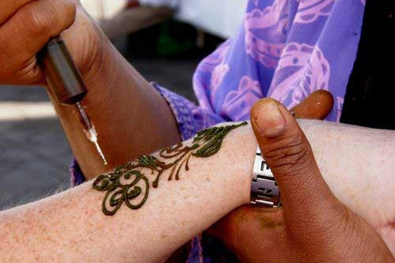 Samenpersen Verdikken provincie Voorzichtig met henna-tatoeages | Het Nieuwsblad Mobile