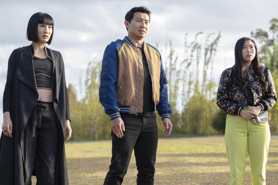 Meng’er Zhang, Simu Liu en Awkwafina doen hun best in een formulematige superheldenfilm.