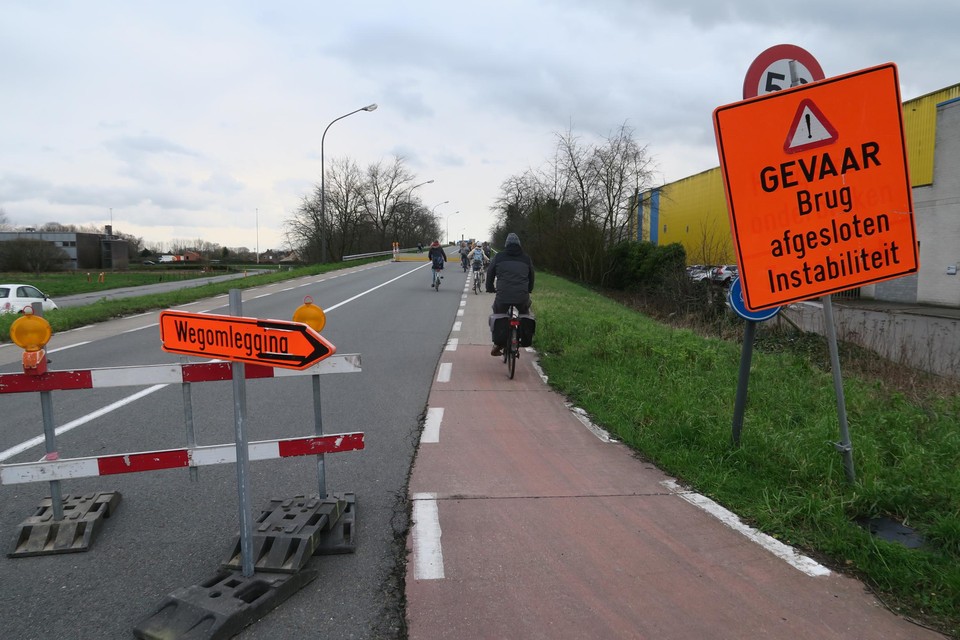 Een brug in Wommelgem is al anderhalf jaar dicht voor auto’s.