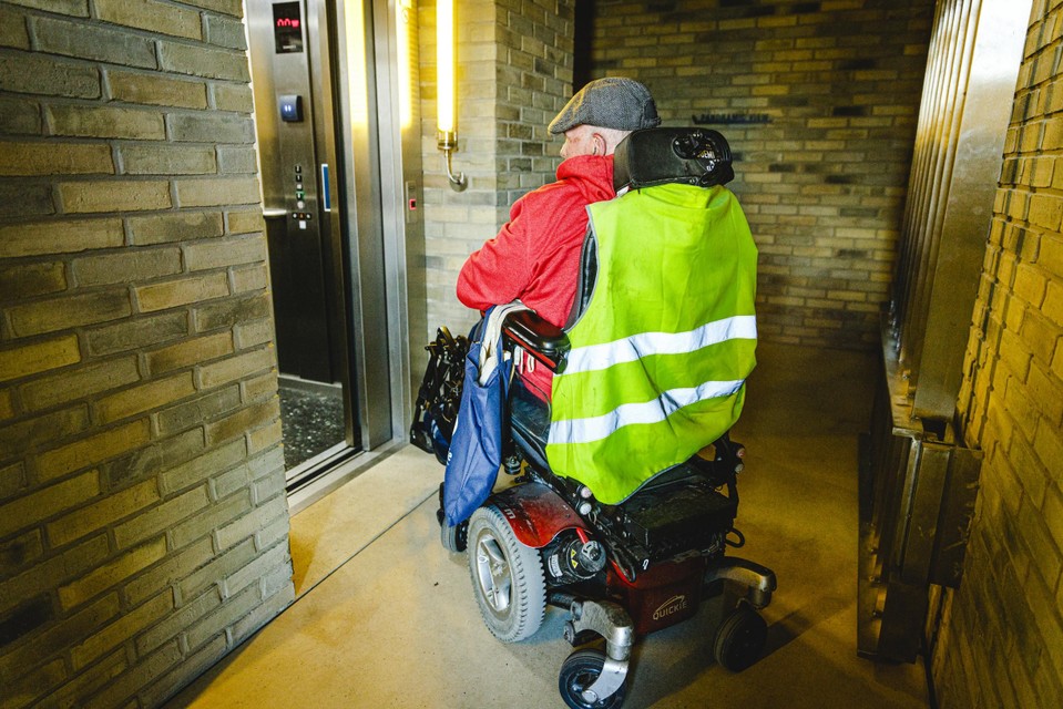 De lift is de enige manier om met een rolstoel tot op het Noorderterras te geraken. Alleen zijn de deuren naar de lift gesloten voor 10 uur en na 18 uur. 