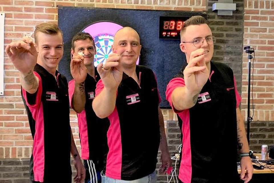 Vincent Diels (30), Yannick Bogers 30), Kevin Orban (38) en Michael Ringoet (33) willen het wereldrecord van 58 uur darts verbreken.  