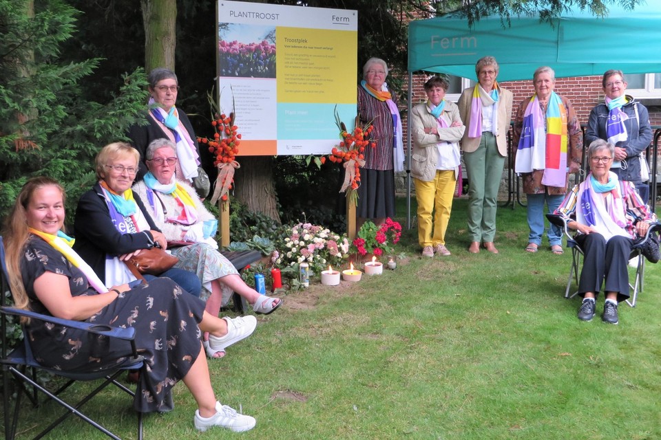 De Ferm vrouwen van Laar richten een plekje in om emoties te delen.