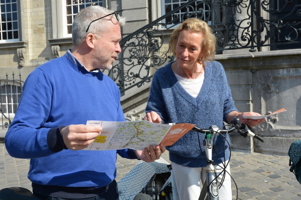 De Cycling Dinner vertrekt aan het stadhuis in Lier. 