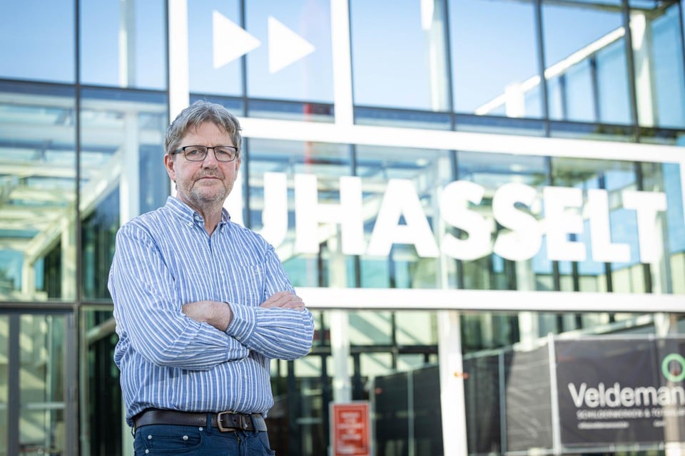 UHasselt-professor Michel Van den Bergh mag spreken tijdens het grootste congres voor wiskundigen ter wereld, dat is een zeldzame erkenning.