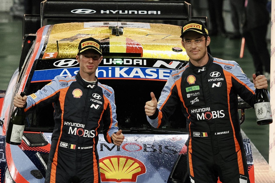 Neuville (r) with his co-pilot Martijn Wydaeghe. 
