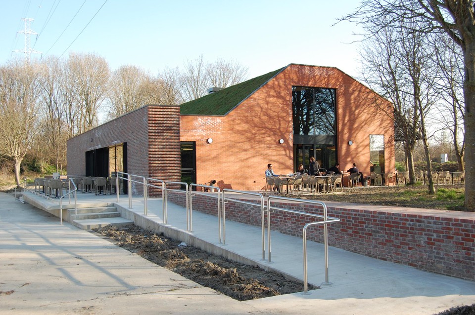 De nieuwe brasserie aan Fort Liefkenshoek trekt veel toeristen.