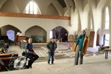 thumbnail: De bewoners in de toekomstige Gummzaal, de oude kerk.