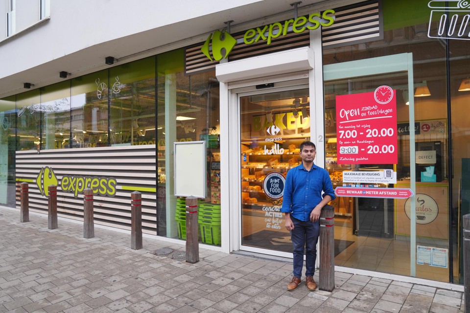Il direttore del Carrefour Express a Voskenslaan è Zafar Patwary: 