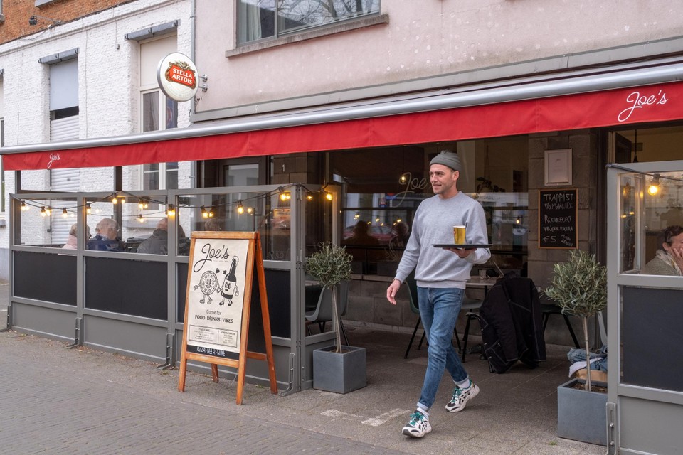 The terrace of Joe's on the Frans Halsplein. 