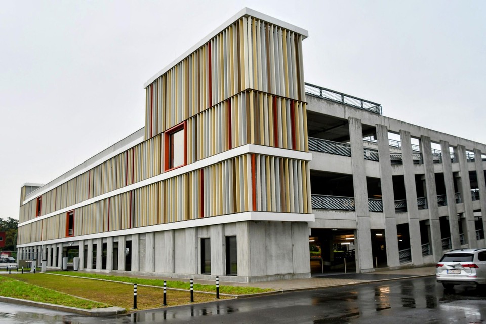 The new parking tower along Noordlaan.