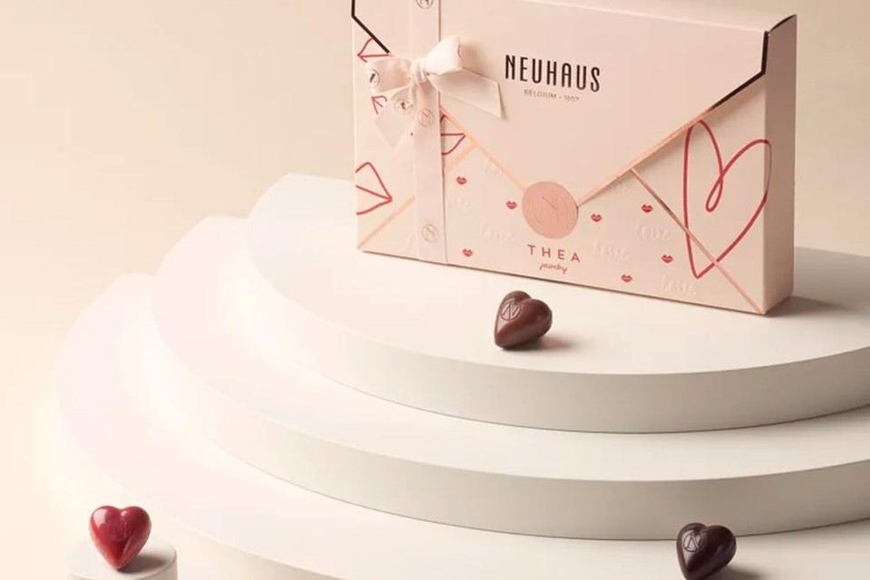 Liefdesbrief vol chocoladen juweeltjes - Neuhaus x juweelontwerpster Emilie Duchêne - 23,50 euro