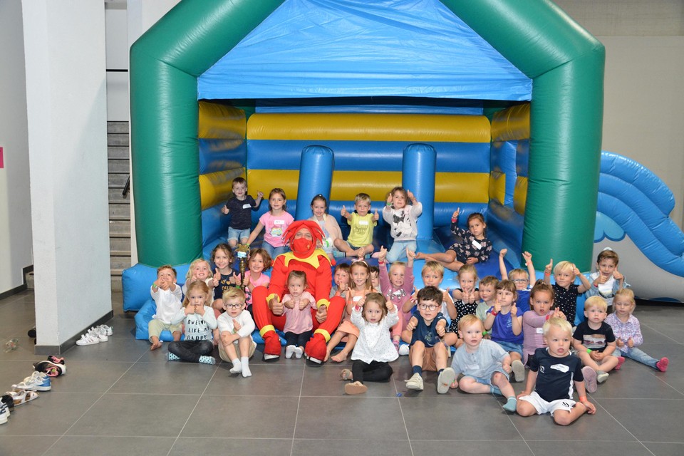Ondanks de verhuis van buiten naar binnen vonden de kinderen het toch een leuke namiddag