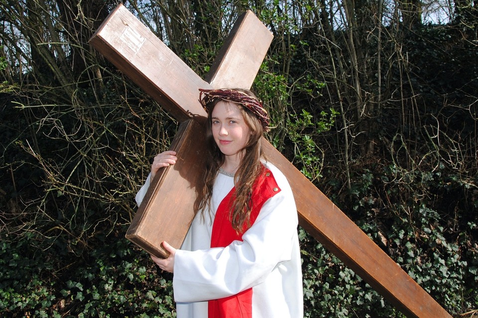 Emma Coene volgt valles bij haar voorgangster. “Het torsen van het kruis is tamelijk zwaar.”