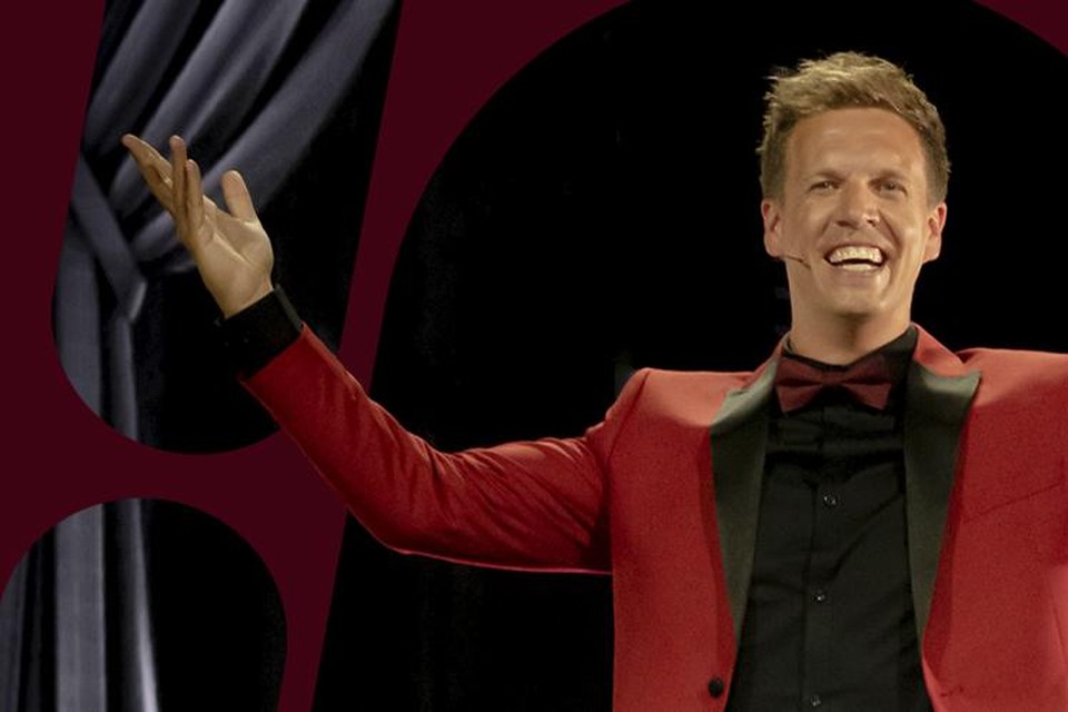In giet James Cooke het leven van bv’s in...welja, musicals.
